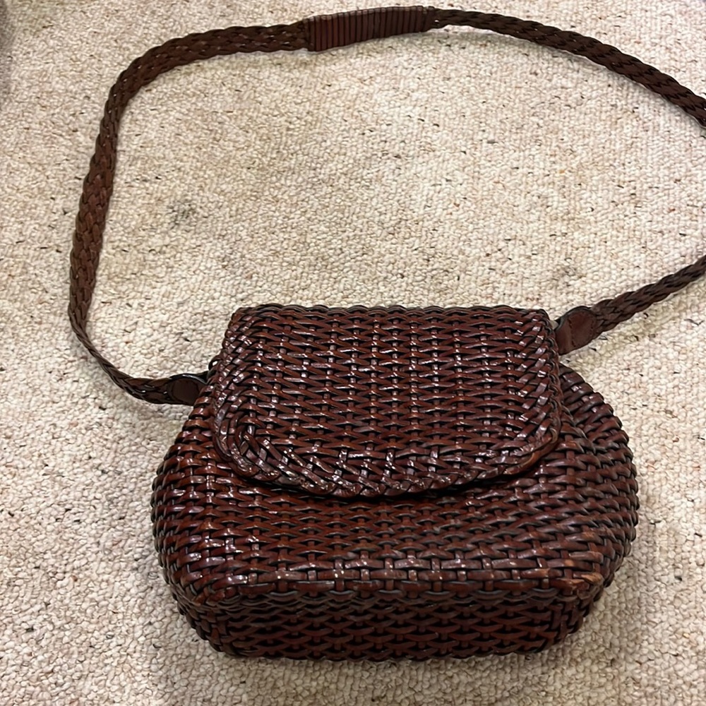 Over the shoulder pocketbook purse bag wicker thread